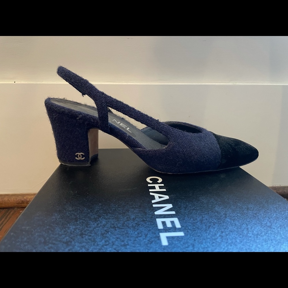 *SOLD* Chanel Dark Blue Tweed and Black Velvet Slingbacks Size 37.5